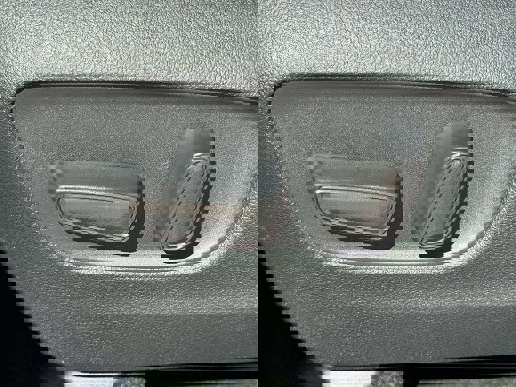 Used 2025 Toyota Highlander LE image 28