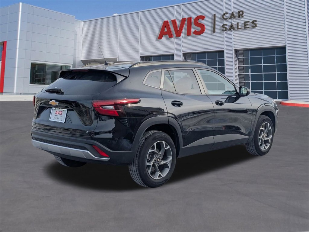 Used 2025 Chevrolet Trax LT w/ LT Convenience Package image 6