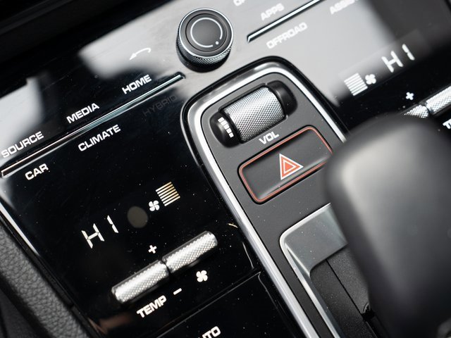 Certified 2023 Porsche Cayenne image 25