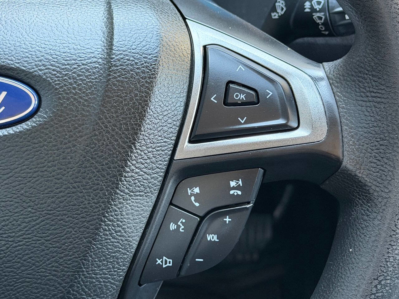 Used 2018 Ford Fusion SE FWD image 23