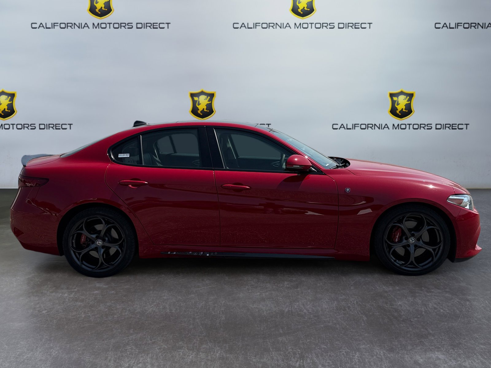 Used 2017 Alfa Romeo Giulia Ti w/ TI 19" Sport Package image 6