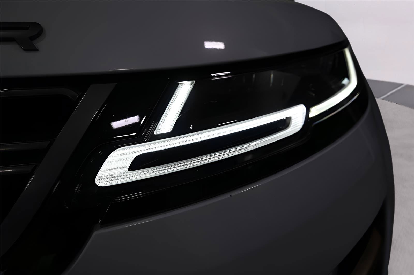 Used 2020 Land Rover Range Rover Evoque R-Dynamic HSE AWD/4WD image 37