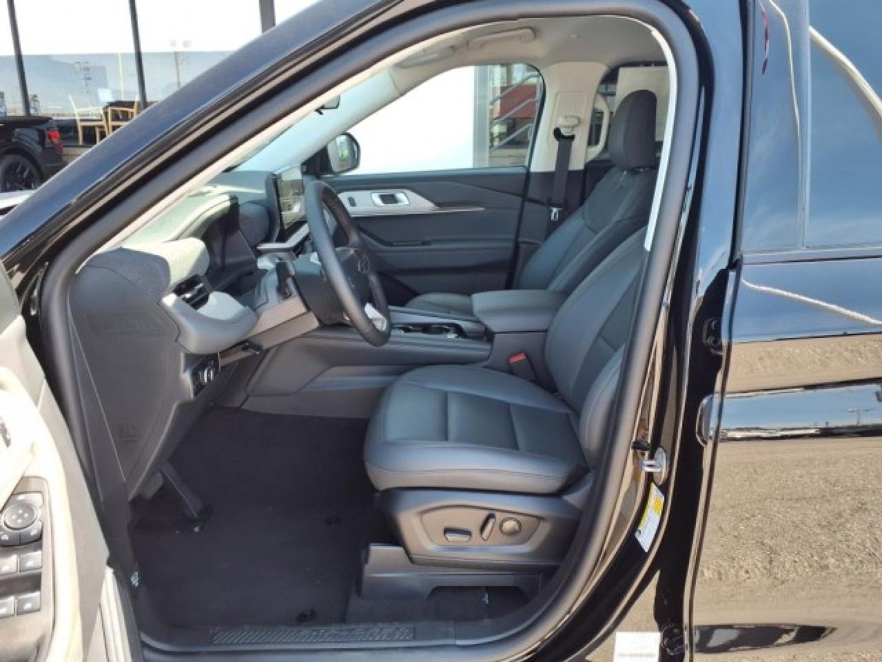New 2025 Ford Explorer Active w/ Active Comfort Package image 6