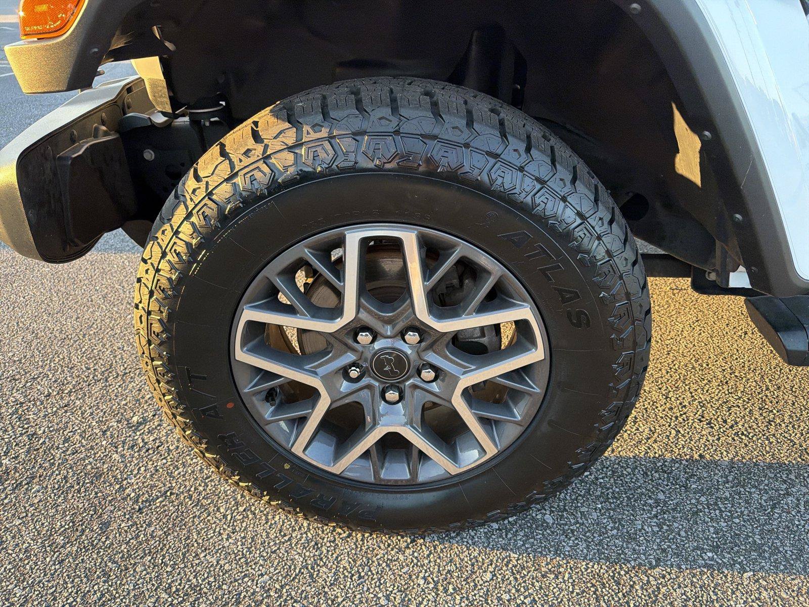 Used 2025 Jeep Wrangler Unlimited Sahara w/ Safety Group AWD/4WD image 10