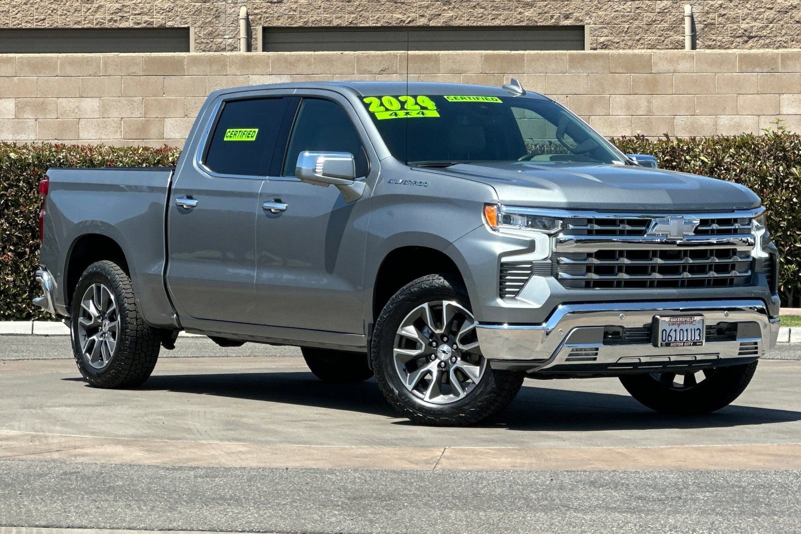 Used 2024 Chevrolet Silverado 1500 LTZ AWD/4WD image 2