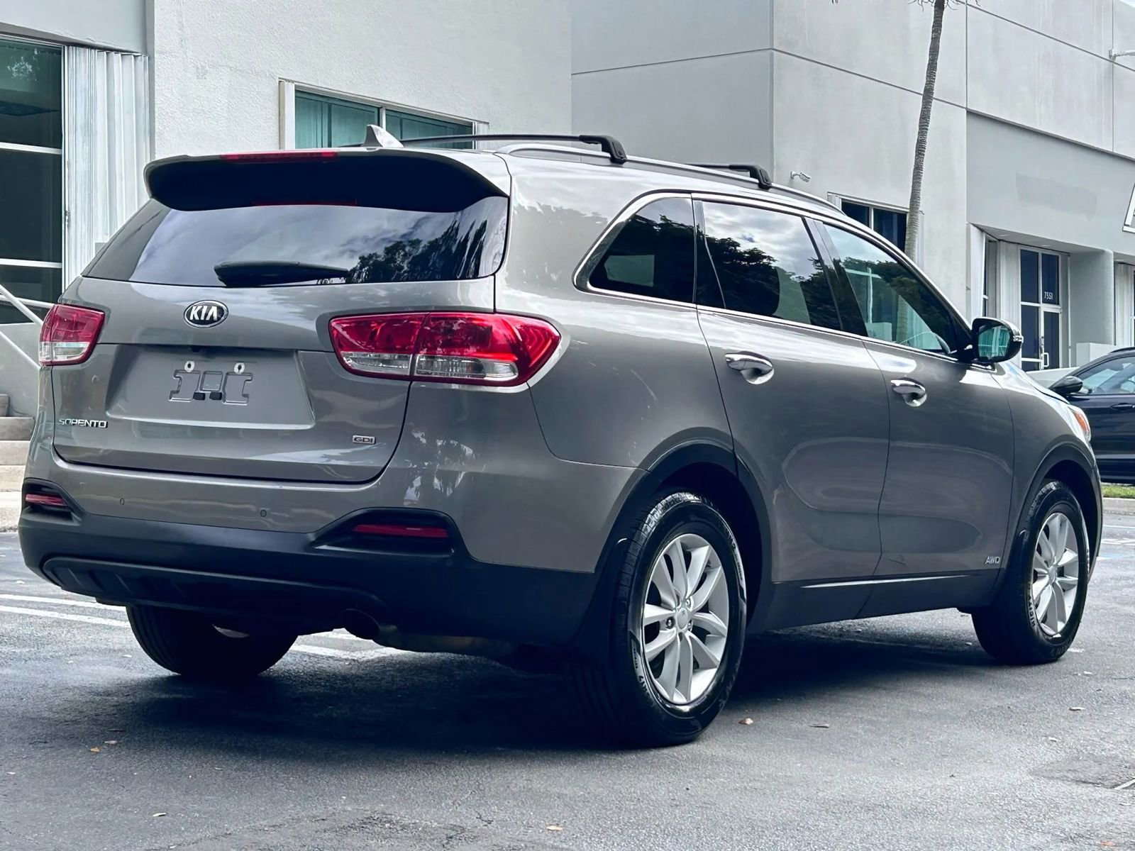 Used 2017 Kia Sorento LX w/ LX Convenience Package image 5