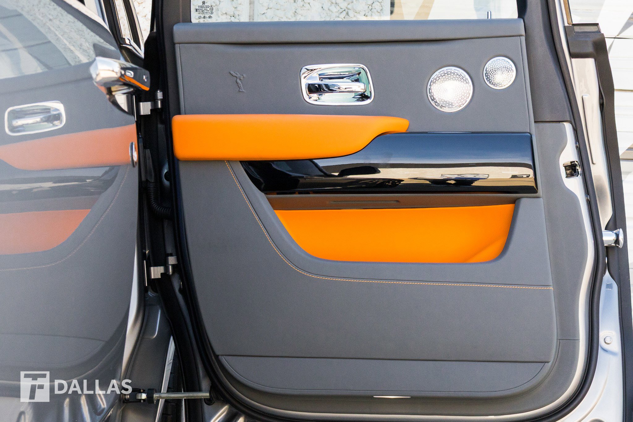 Used 2023 Rolls-Royce Cullinan w/ Cullinan Package image 38