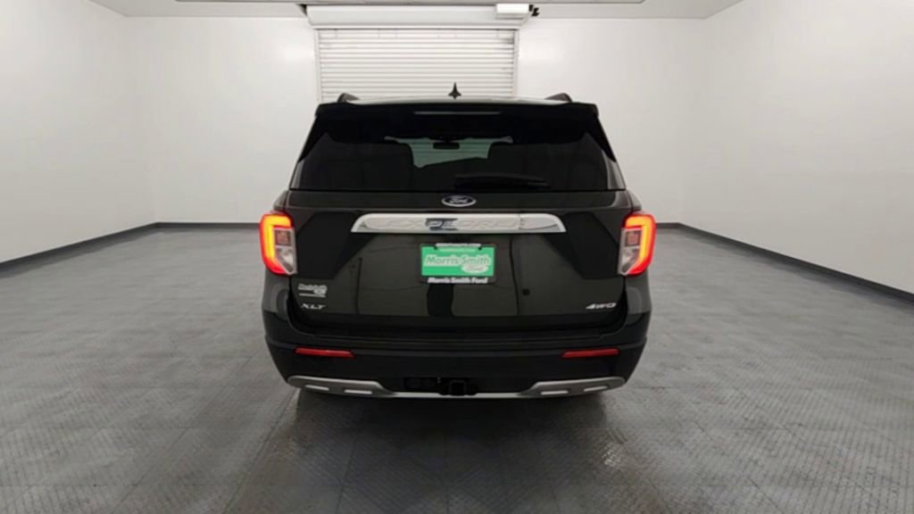 Used 2023 Ford Explorer XLT w/ Equipment Group 202A image 7