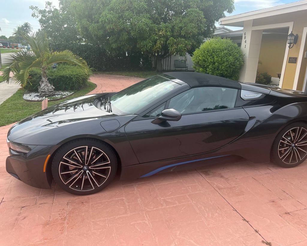 Used 2019 BMW i8 Roadster AWD/4WD image 2