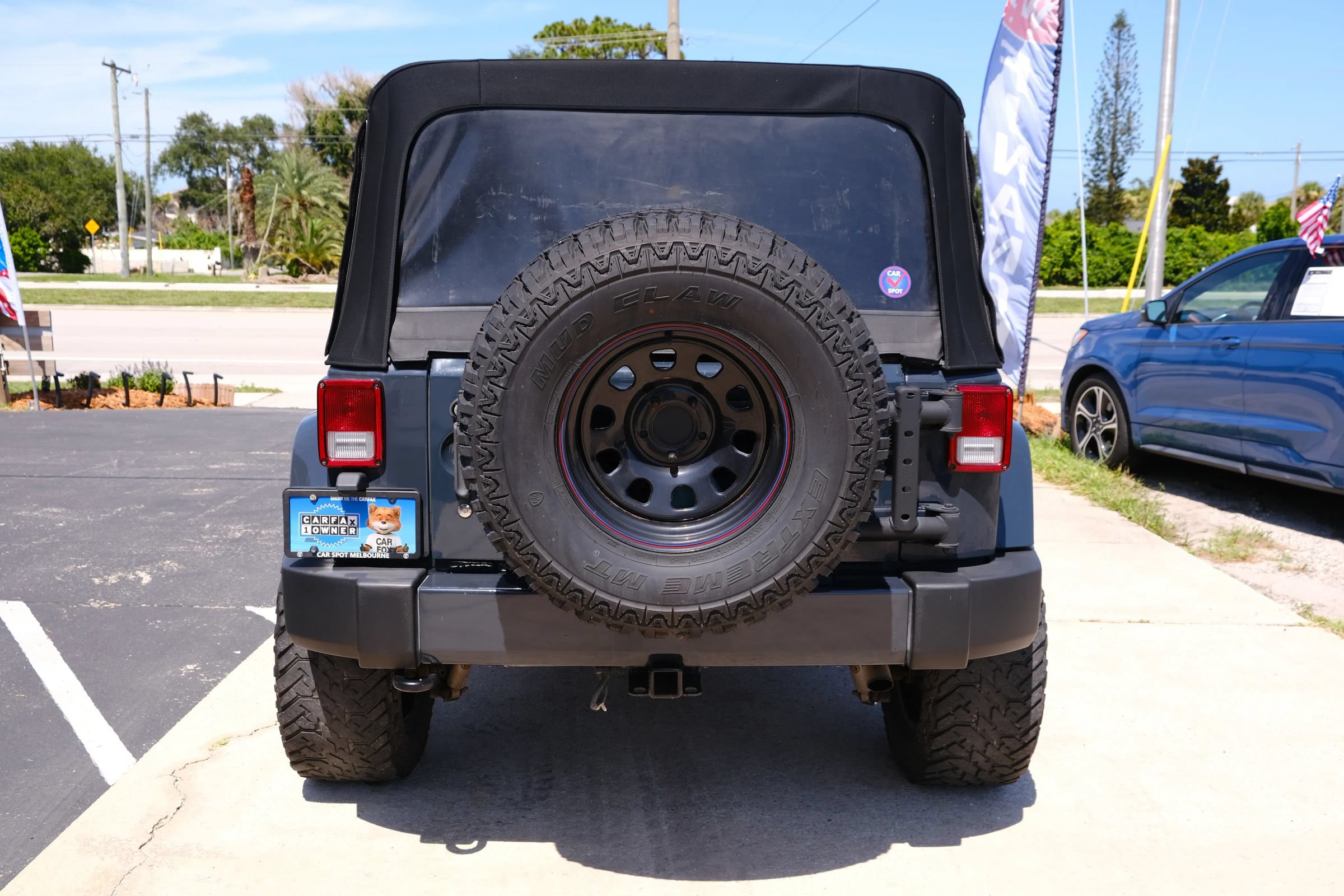 Used 2017 Jeep Wrangler Unlimited Sahara w/ Connectivity Group AWD/4WD image 6