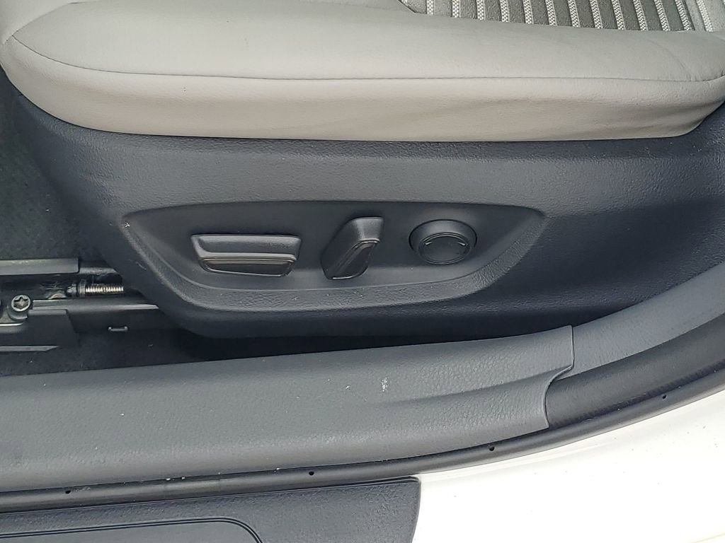 Used 2023 Toyota Camry SE image 29