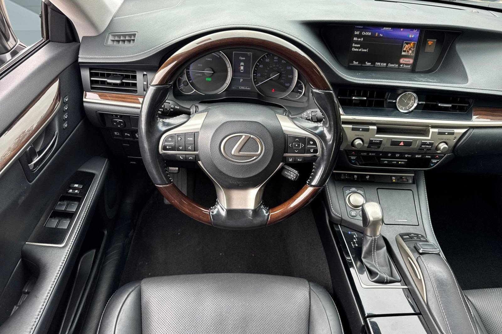 Used 2017 Lexus ES 300h w/ Navigation System Package FWD image 30