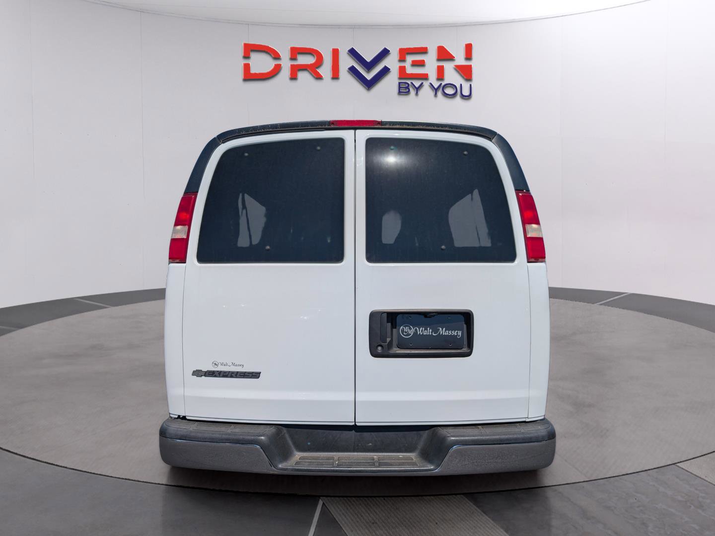 Used 2017 Chevrolet Express 3500 LT w/ LT Preferred Equipment Group image 4