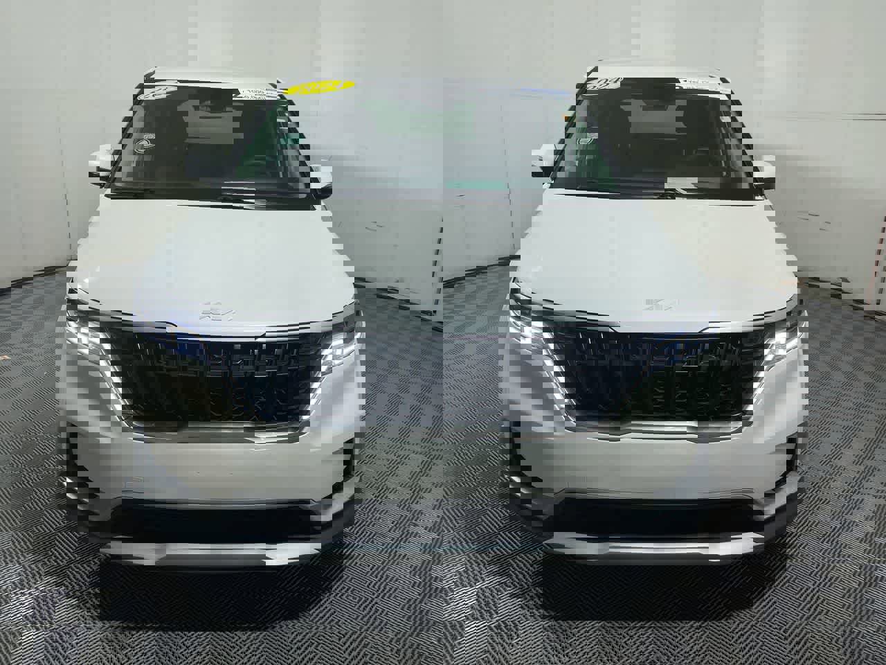 Used 2024 Kia Carnival LX image 7