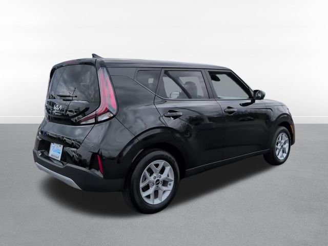 Used 2025 Kia Soul LX image 4