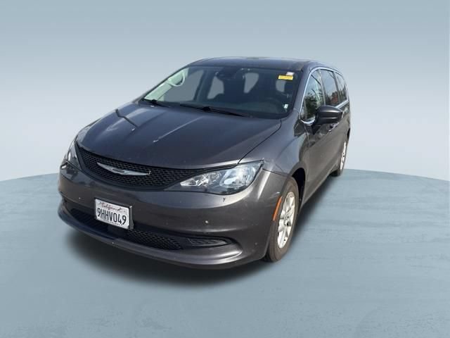 Used 2023 Chrysler Voyager LX FWD image 3
