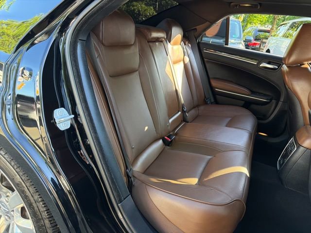 Used 2019 Chrysler 300 Limited RWD image 10