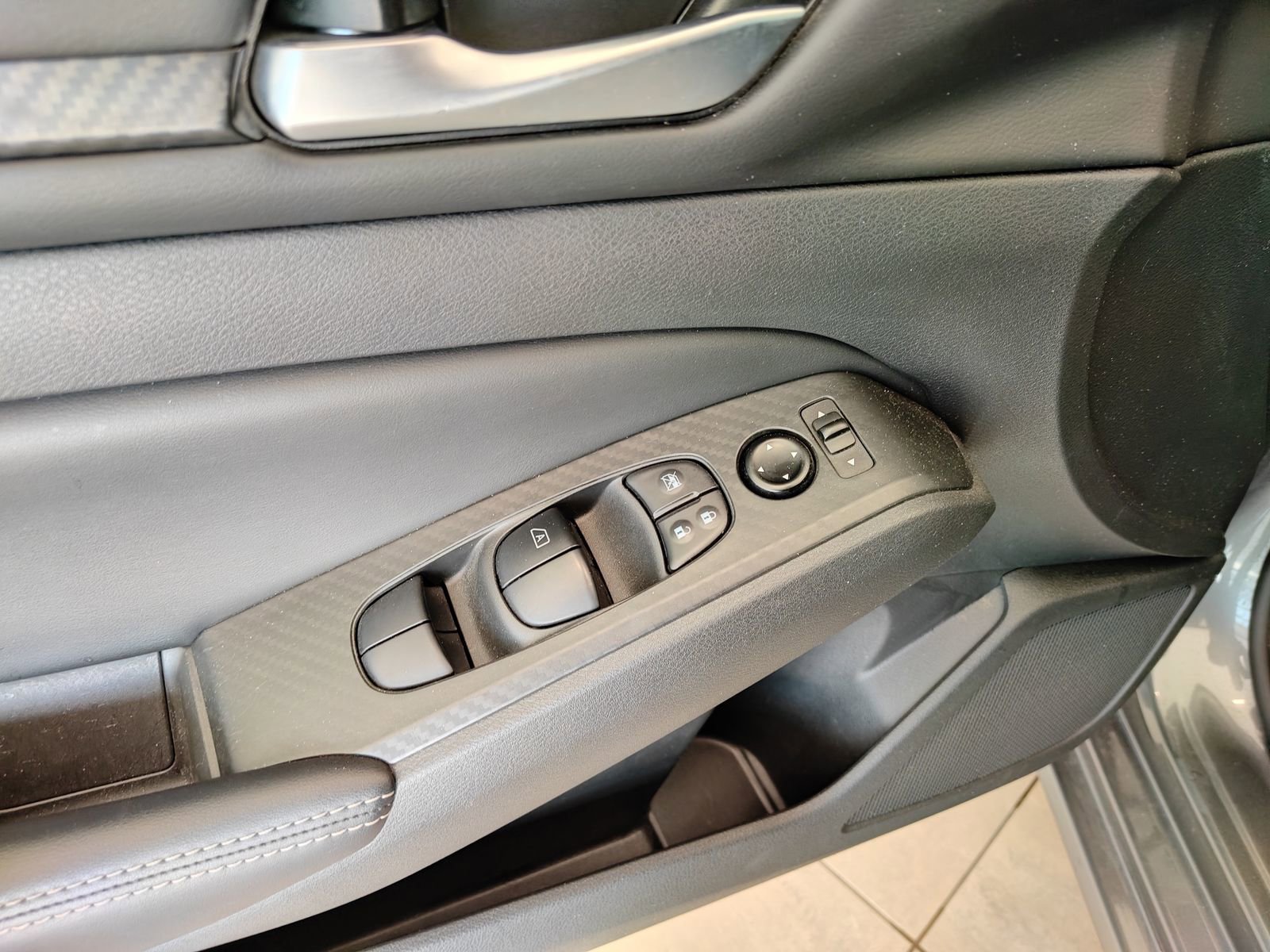 Used 2024 Nissan Altima 2.5 SV image 10