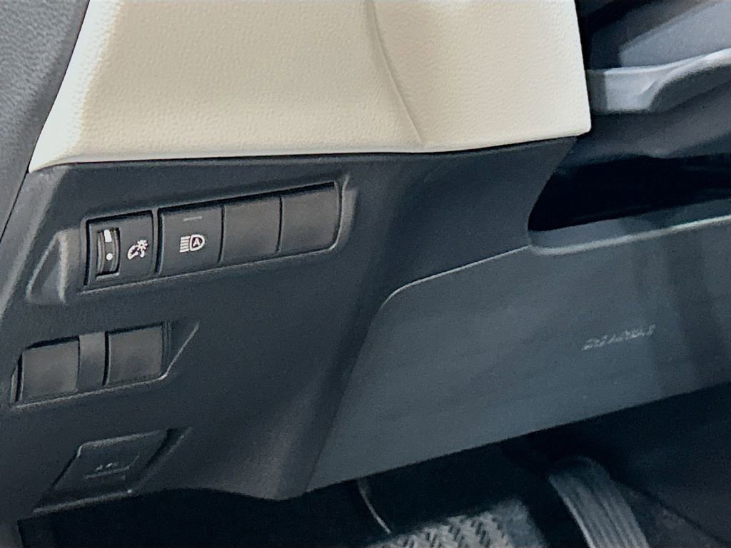 New 2025 Toyota Corolla Cross L FWD image 10