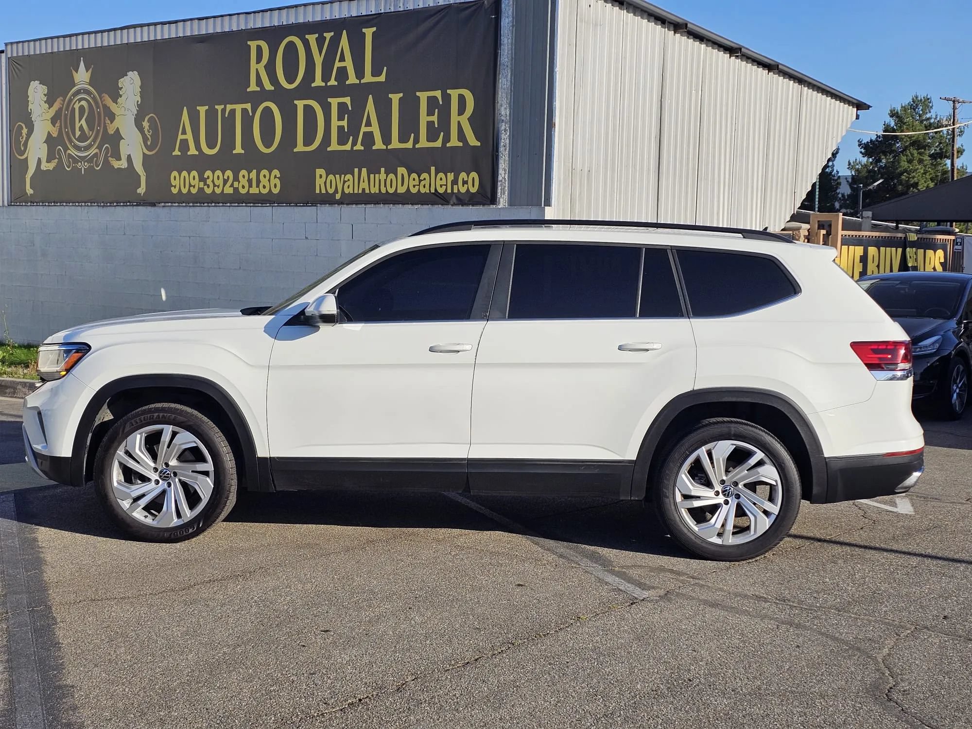 Used 2021 Volkswagen Atlas SE w/ Panoramic Sunroof Package FWD image 2