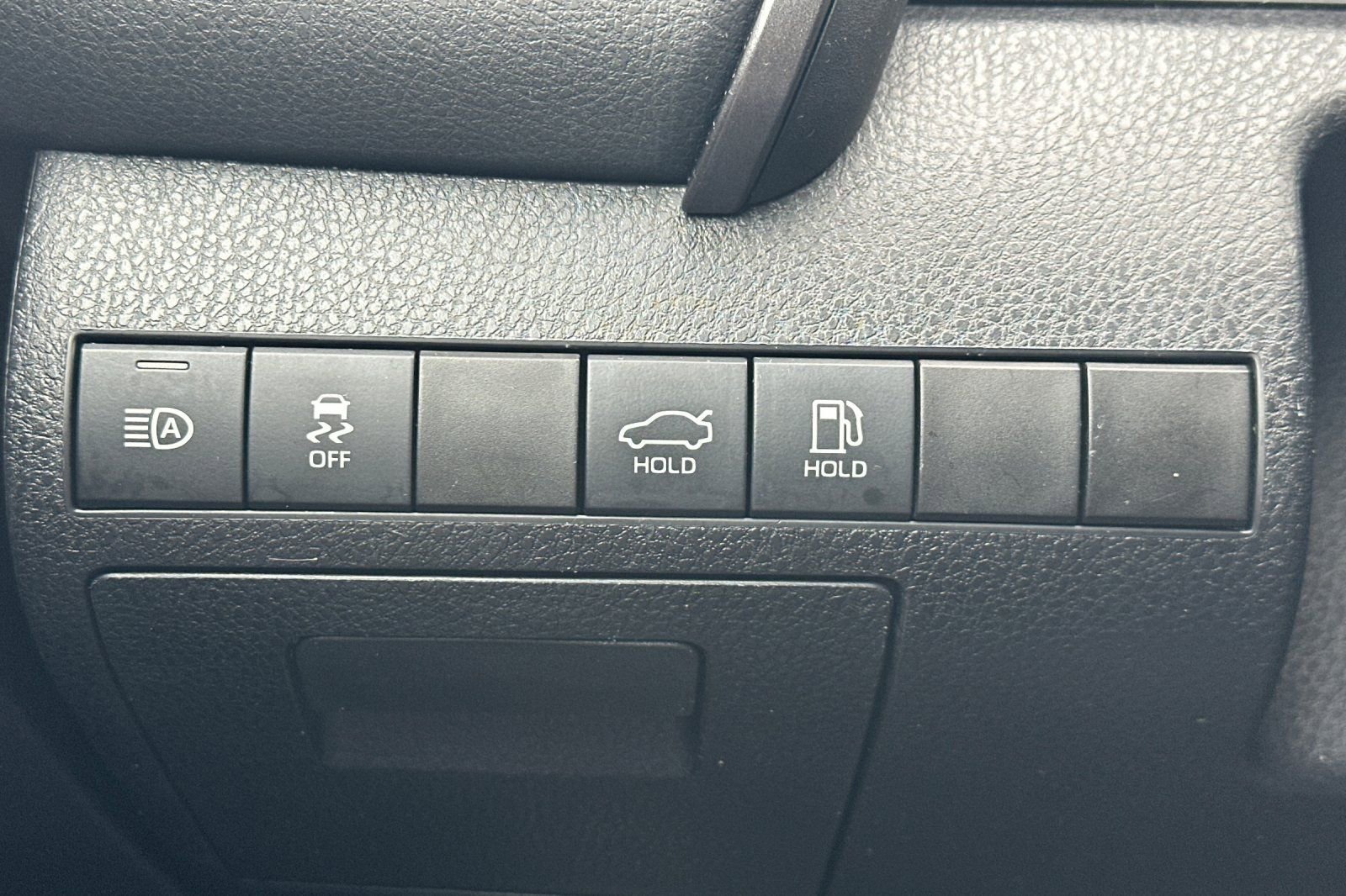 Certified 2020 Toyota Camry SE w/ Carpet Mat Package FWD image 30