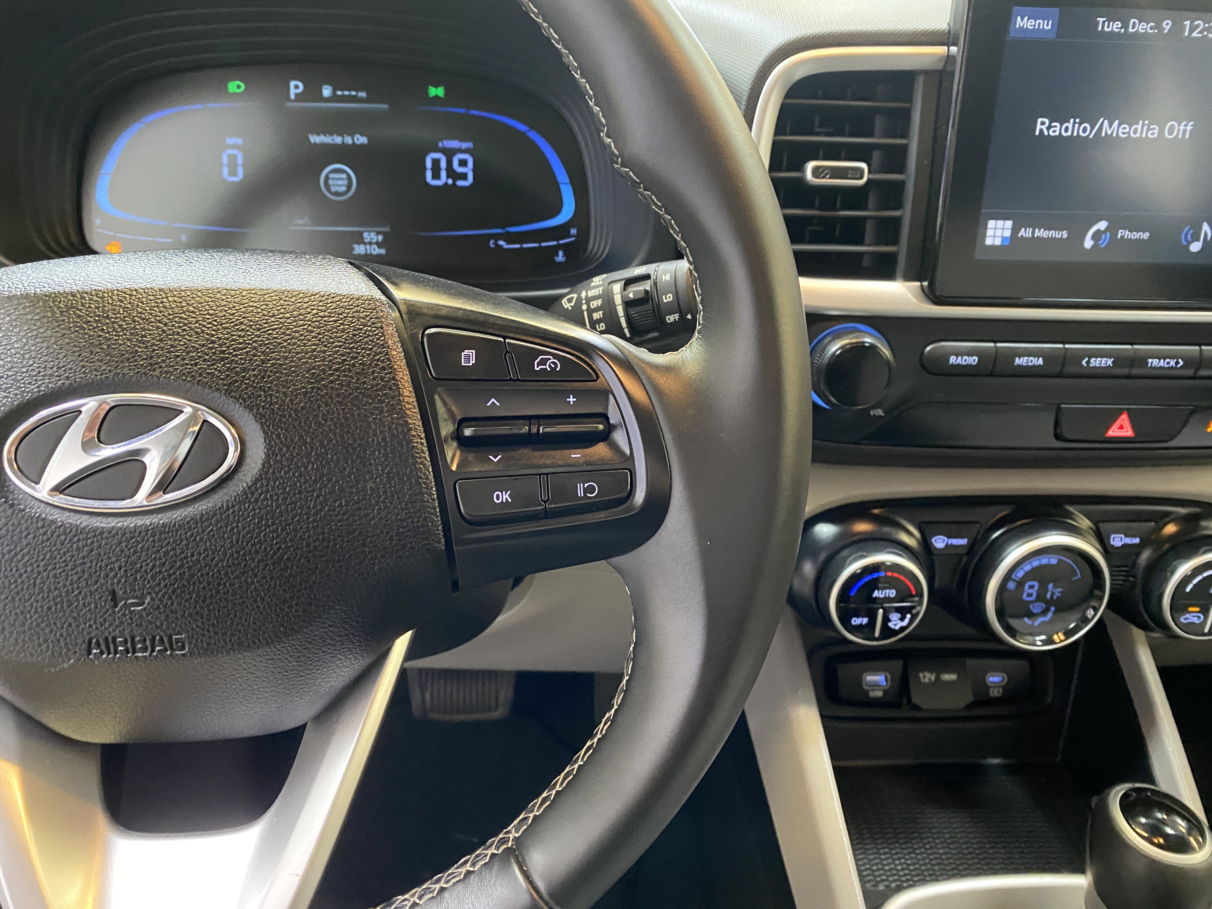 Used 2024 Hyundai Venue SEL image 31