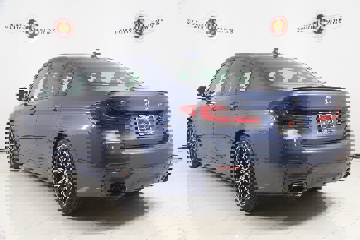 Used 2023 BMW M550i xDrive w/ Executive Package image 4