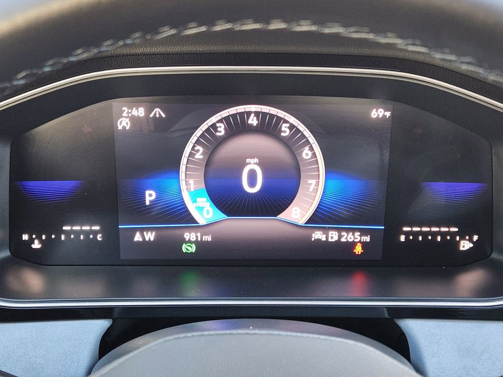 Certified 2025 Volkswagen Jetta SE w/ Sunroof Package image 17