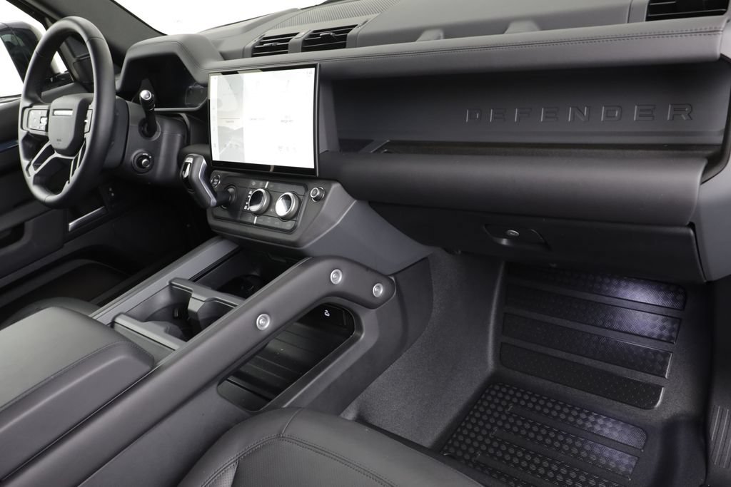 Certified 2026 Land Rover Defender 110 X-Dynamic SE AWD/4WD image 21