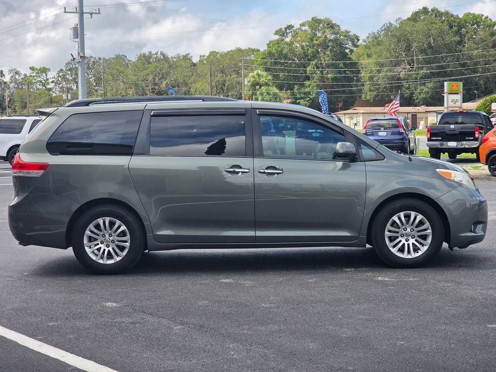 Used 2014 Toyota Sienna Limited image 4