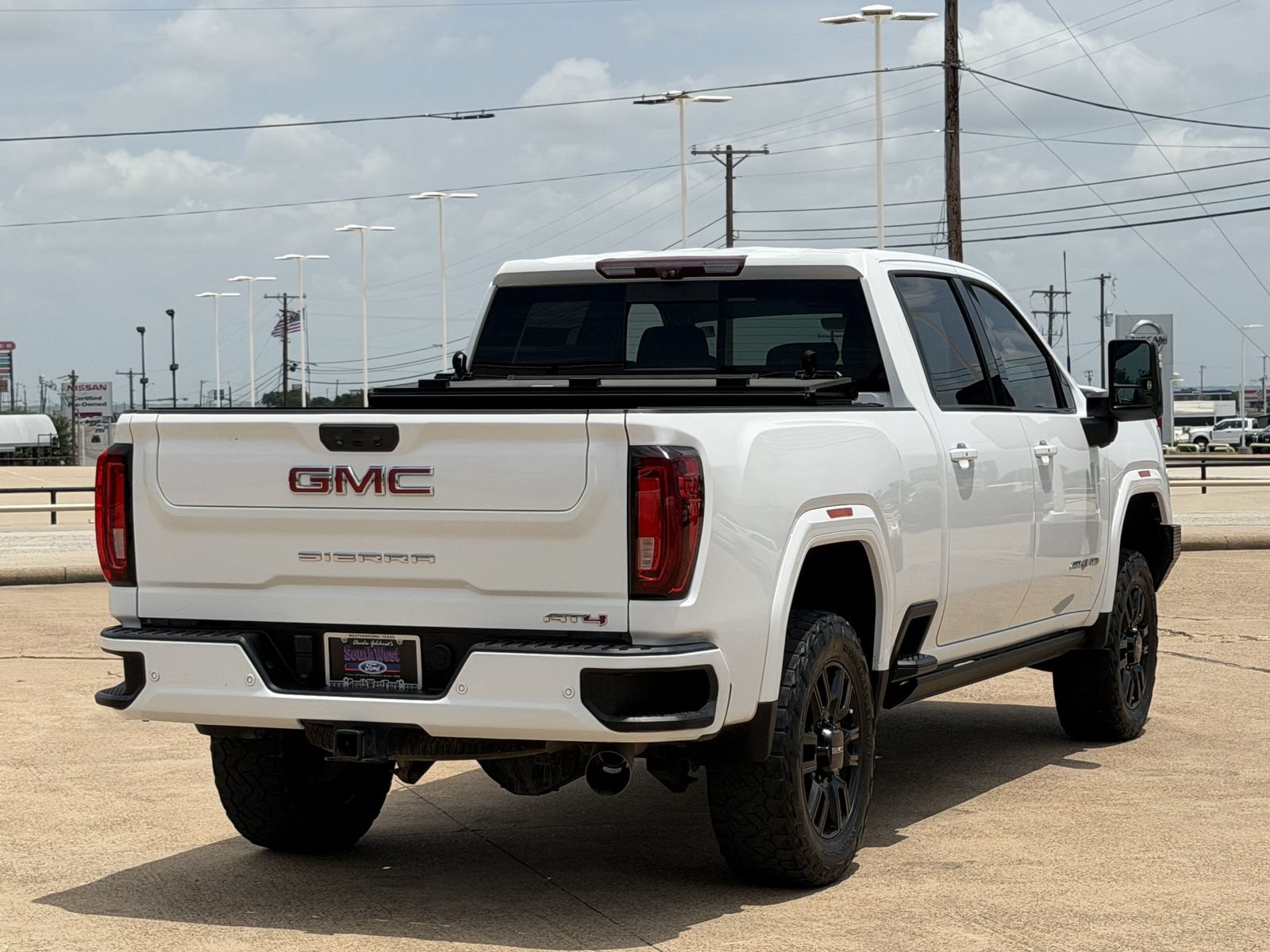 Used 2022 GMC Sierra 2500 AT4 w/ AT4 Premium Plus Package AWD/4WD image 4