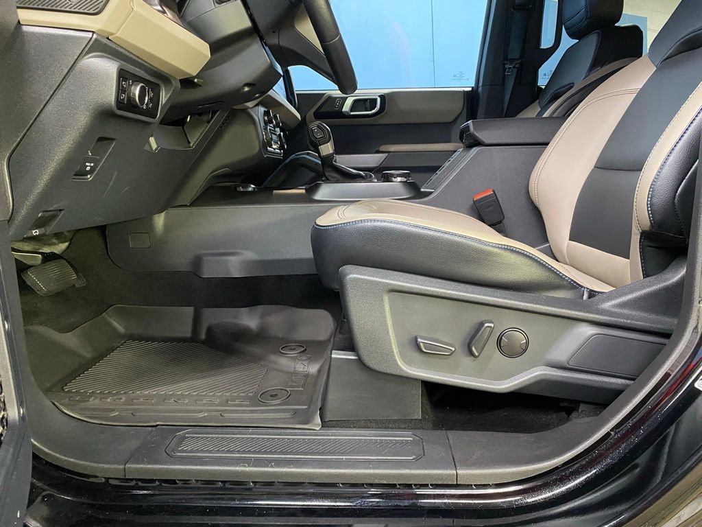 Used 2023 Ford Bronco Wildtrak image 16