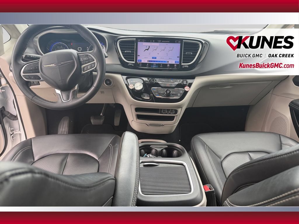 Used 2024 Chrysler Pacifica Touring-L FWD image 23