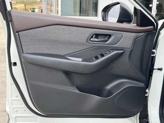 Used 2023 Nissan Rogue S image 26