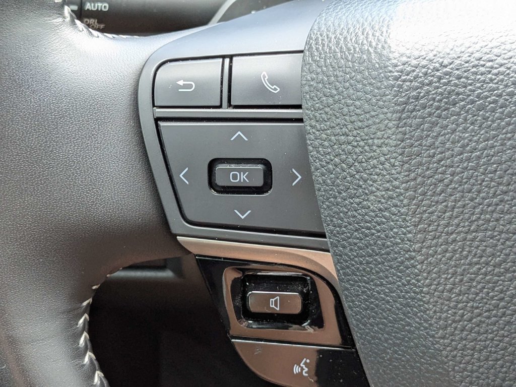 Used 2025 Toyota Camry SE FWD image 21