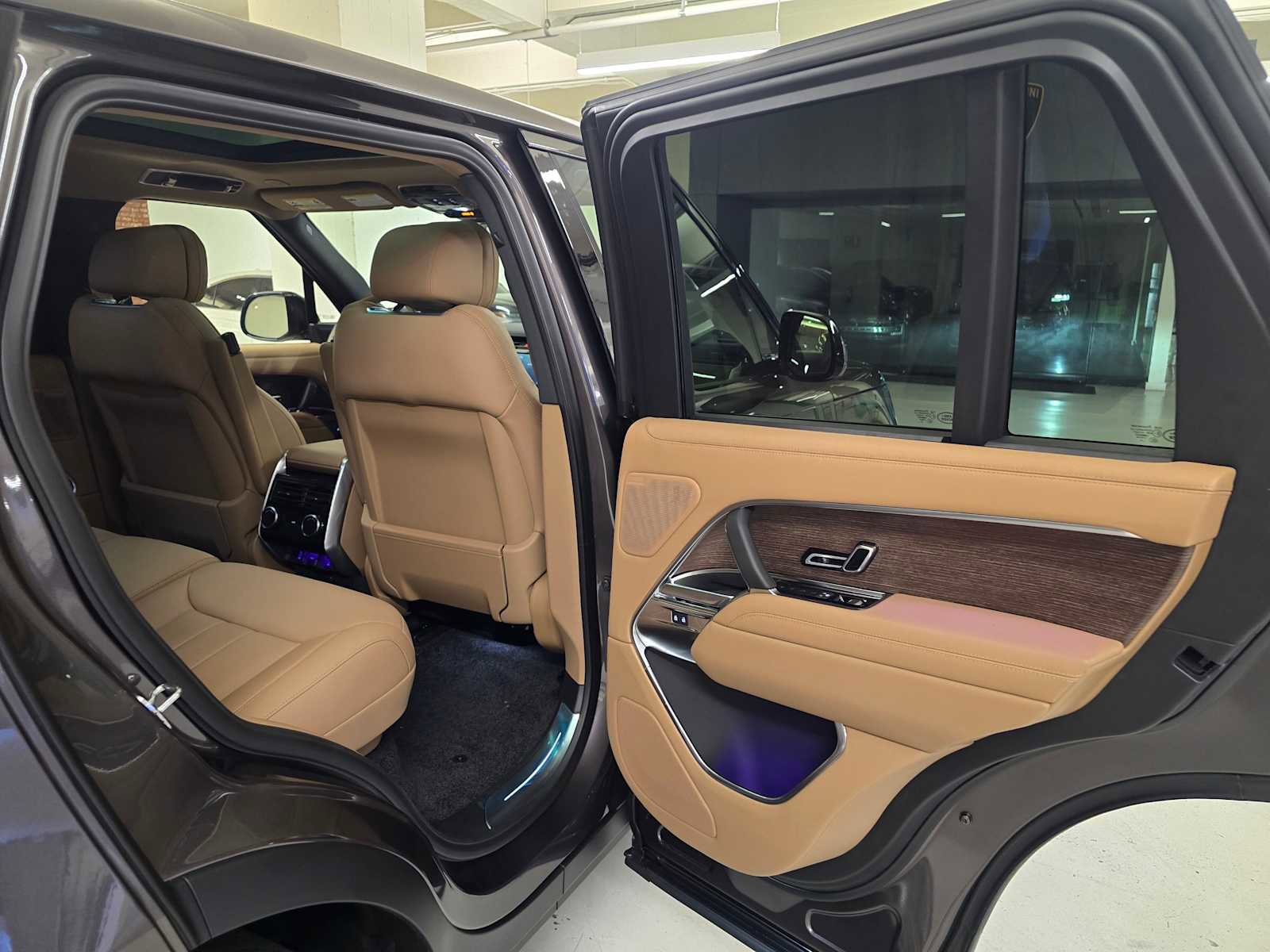 New 2026 Land Rover Range Rover SE image 14