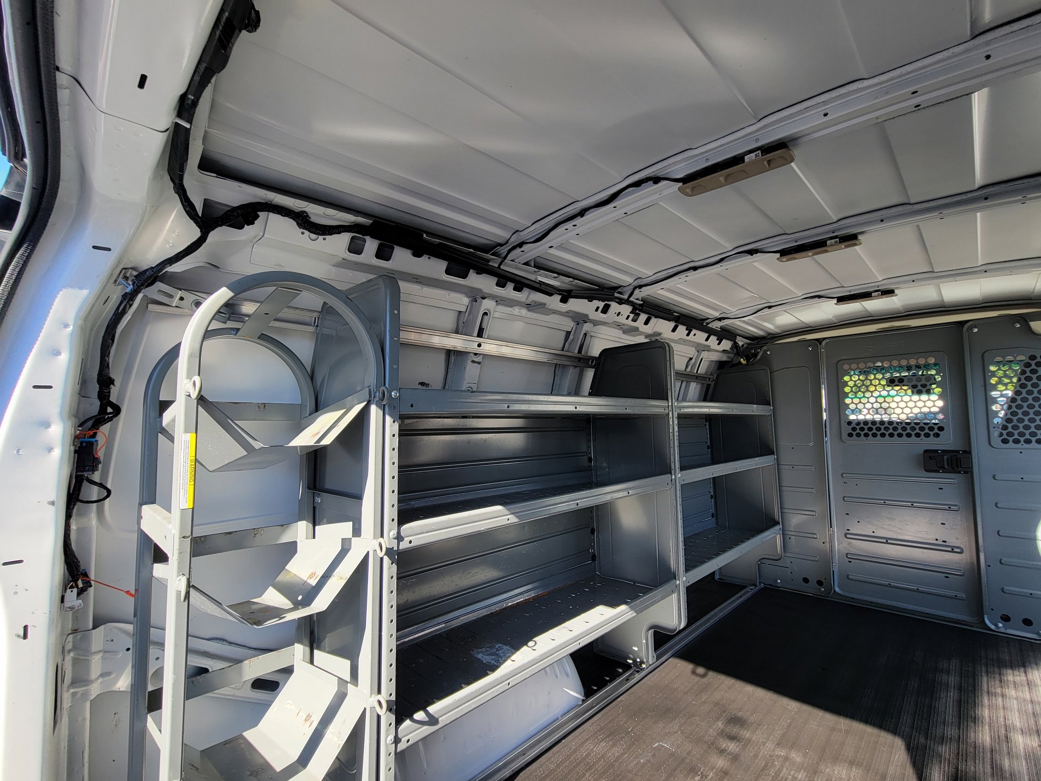 Used 2018 Chevrolet Express 2500 w/ Enhanced Convenience Package image 27