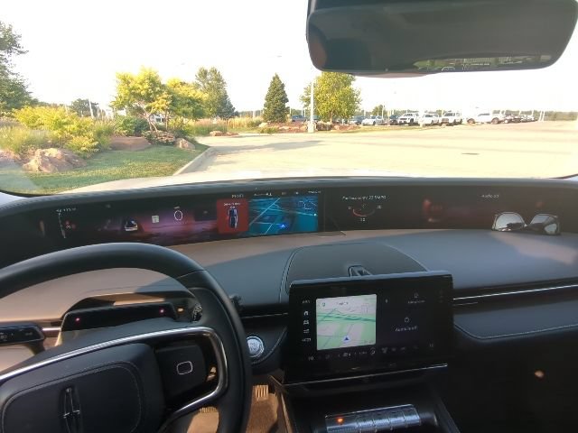 Used 2025 Lincoln Nautilus Reserve AWD/4WD image 22