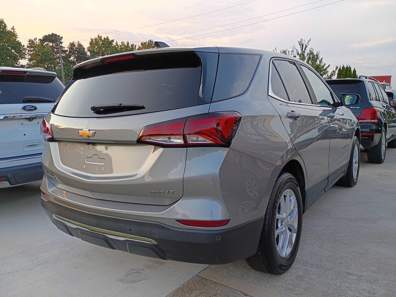 Used 2024 Chevrolet Equinox LT w/ Driver Convenience Package AWD/4WD image 3