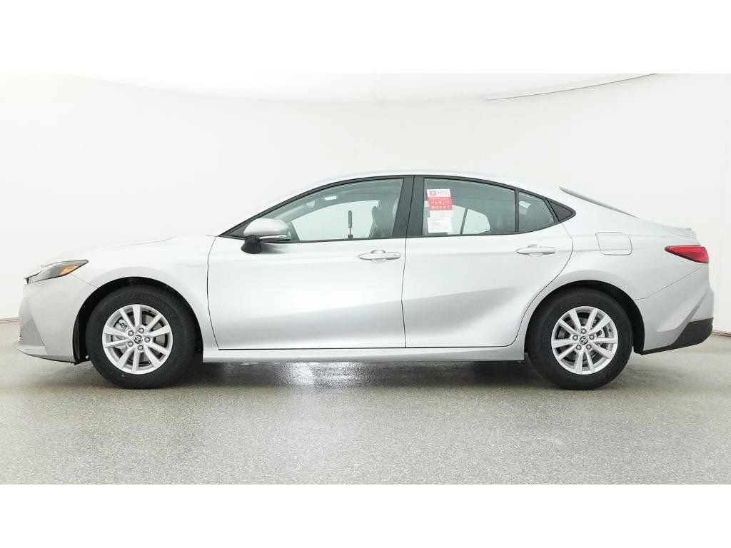 New 2026 Toyota Camry Hybrid FWD image 25