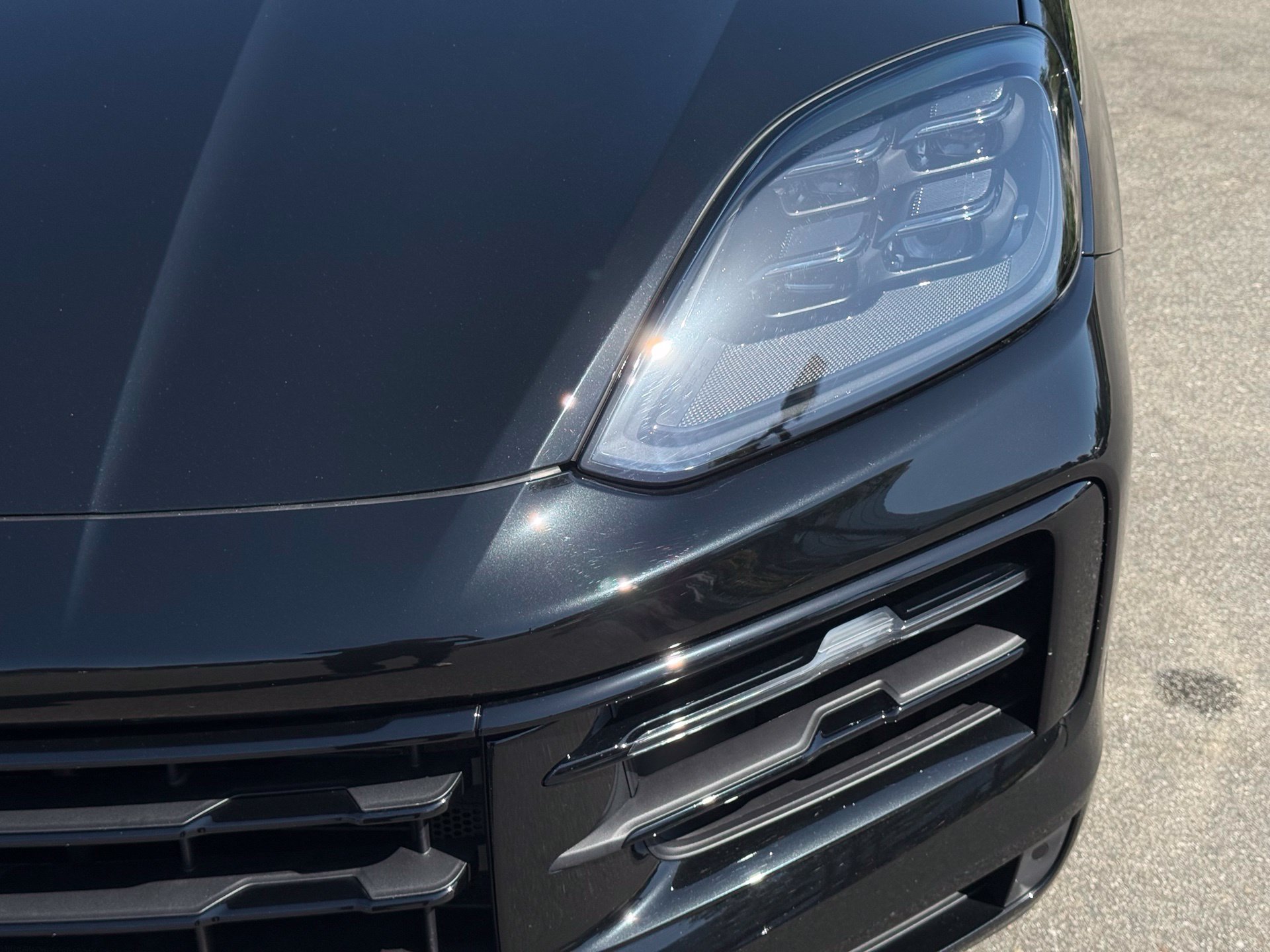 Used 2025 Porsche Cayenne S AWD/4WD image 11
