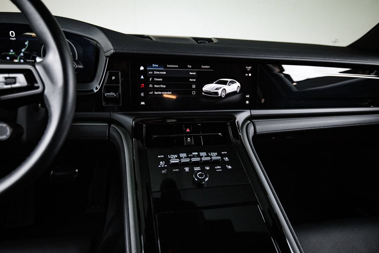 Certified 2025 Porsche Panamera image 19