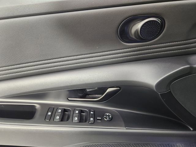 Certified 2025 Hyundai Elantra SEL FWD image 10