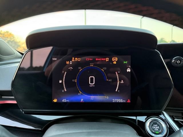 Used 2025 Chevrolet Trax RS w/ Sunroof Package FWD image 17