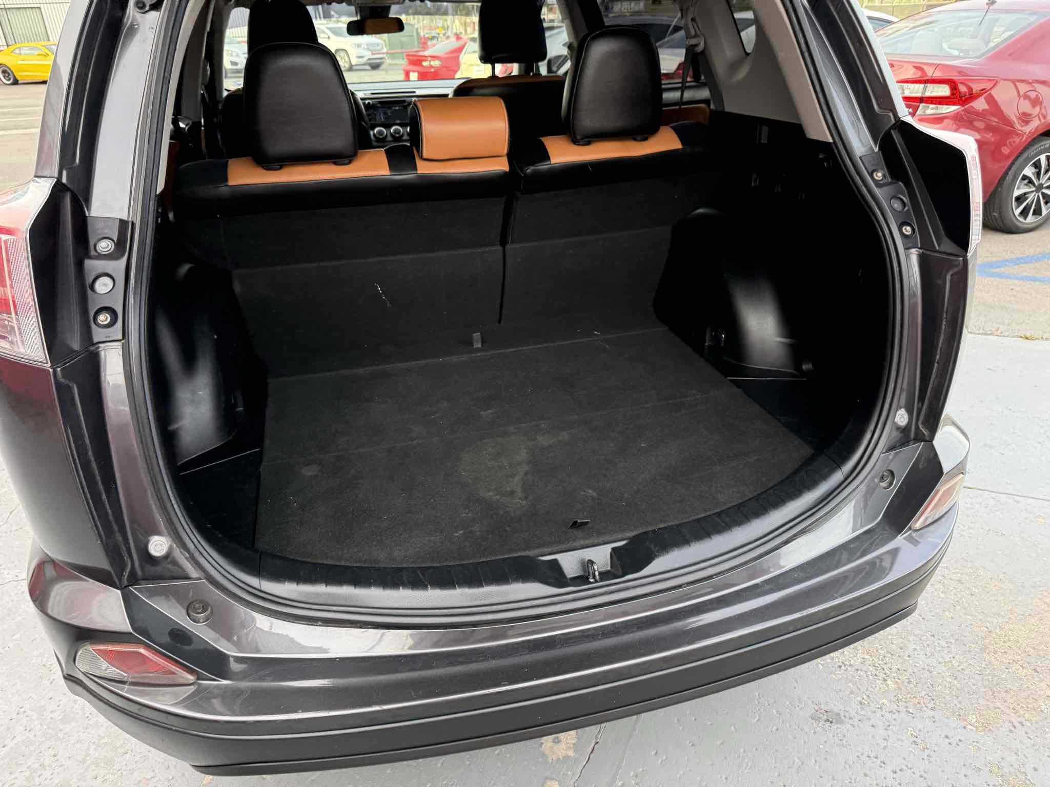 Used 2017 Toyota RAV4 LE image 66