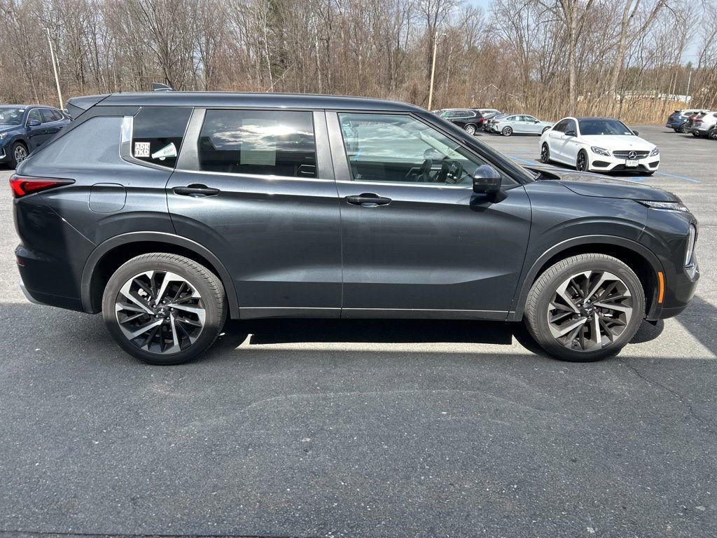 Used 2024 Mitsubishi Outlander SE image 6