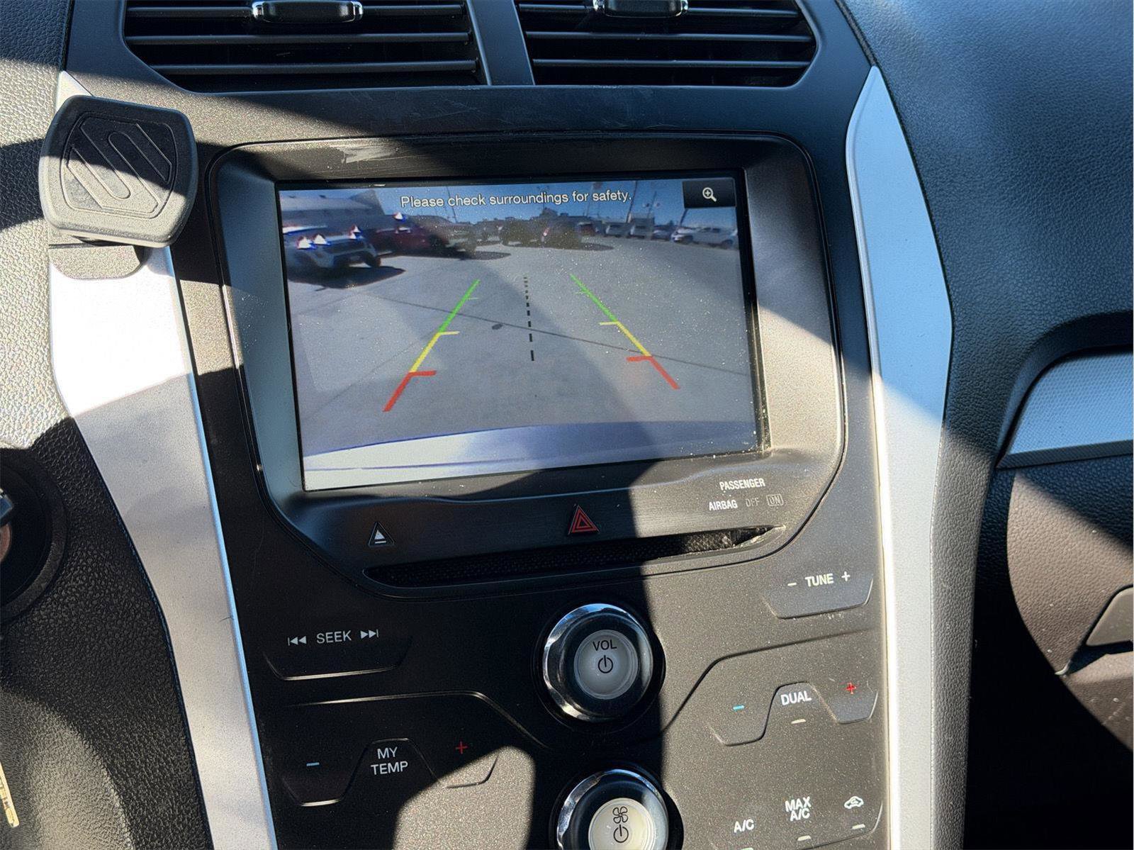 Used 2013 Ford Explorer XLT image 24