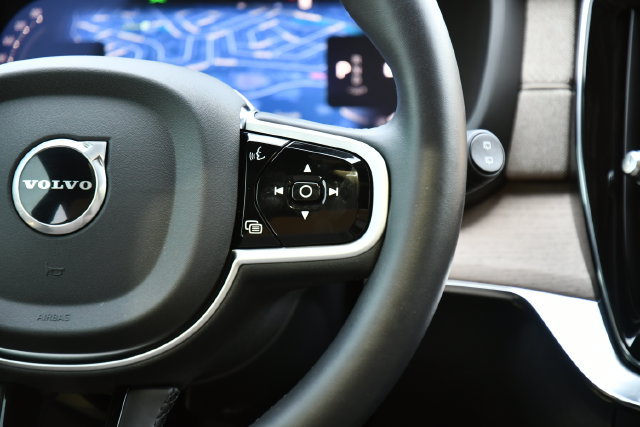 New 2026 Volvo XC90 B6 Plus w/ Protection Package Premier AWD/4WD image 25
