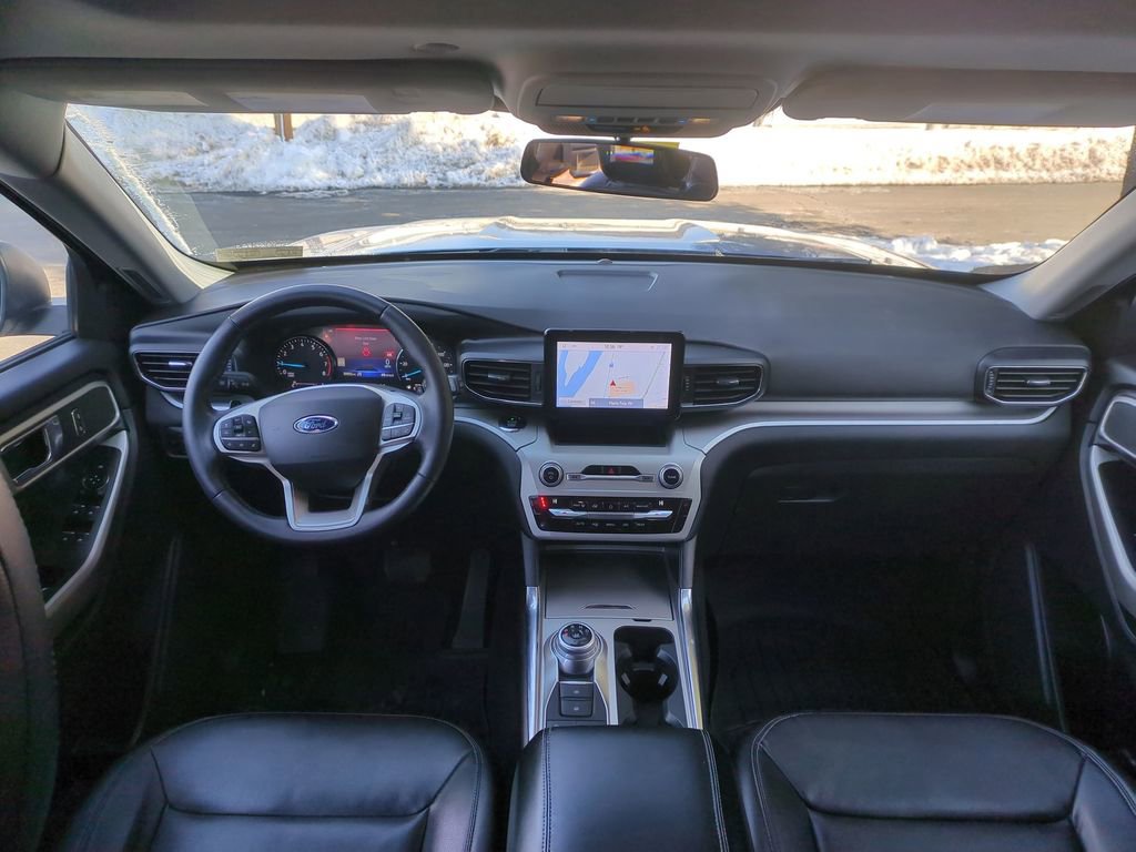 Used 2020 Ford Explorer XLT w/ Equipment Group 202A image 9