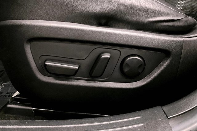 Used 2025 MAZDA CX-50 AWD 2.5 S w/ Premium Package image 32